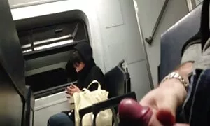 Момичето го баби секс погледна в таксито.