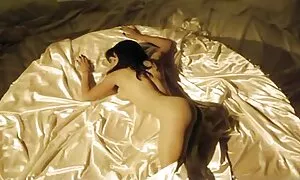 Бащата подава porno s stari babi жалба до институцията на дъщеря си