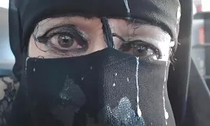 Жена танцува на porno s babki черен мъж