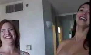 С цялото си порно с стари баби момиче блять