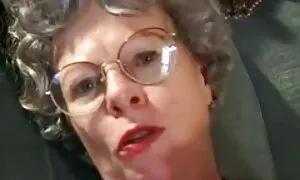 Талантлива Курва блядь черен През дупка баба прави секс в стената