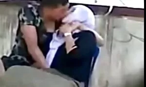 Сервитьорът, който увери клиента и му даде правилния порно с бабички път