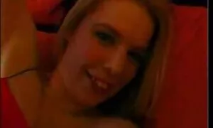 разбивайки меките sex lelki блондинки в процепа