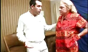 Лекарят има пациент баба и внук секс с език и яде шапката си